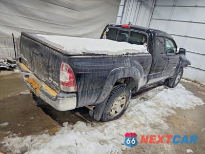 Trzecie zdjęcie samochodu z tyłu: 2015 TOYOTA TACOMA ACCESS CAB VIN:5TFUU4EN9FX115763 - miniatura