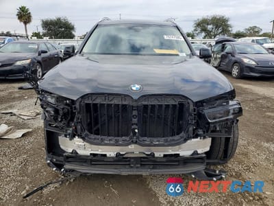Piąte zdjęcie samochodu w środku: 2025 BMW X7 XDRIVE40I VIN:5UX23EM07S9Z37299 - miniatura