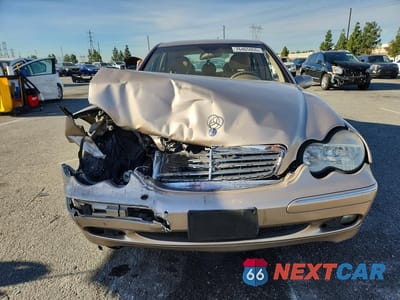 Piąte zdjęcie samochodu w środku: 2002 MERCEDES-BENZ C 320 VIN:WDBRF64JX2F183384 - miniatura