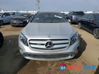 Piąte zdjęcie samochodu w środku: 2016 MERCEDES-BENZ GLA 250 VIN:WDCTG4EB2GJ205537 - miniatura