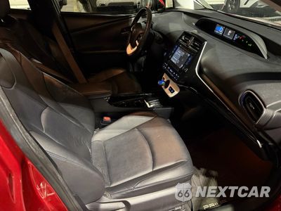 Piąte zdjęcie samochodu w środku: 2017 TOYOTA PRIUS VIN:JTDKARFU7H3537964 - miniatura