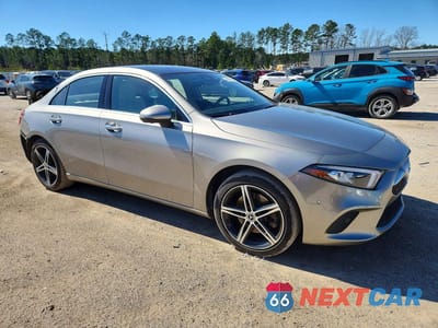 Czwarte zdjęcie samochodu z boku: 2019 MERCEDES-BENZ A 220 VIN:WDD3G4EB0KW000354 - miniatura