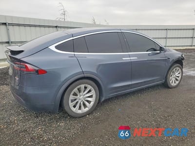 Piąte zdjęcie samochodu w środku: 2018 TESLA MODEL X VIN:5YJXCDE23JF114147 - miniatura