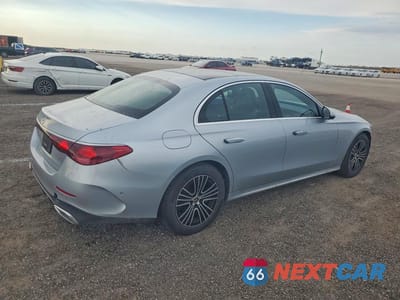 Trzecie zdjęcie samochodu z tyłu: 2025 MERCEDES-BENZ E 350 4MATIC VIN:W1KLF4HB3SA093849 - miniatura