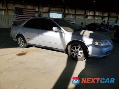 Czwarte zdjęcie samochodu z boku: 2002 HONDA ACCORD EX VIN:1HGCG66852A132338 - miniatura