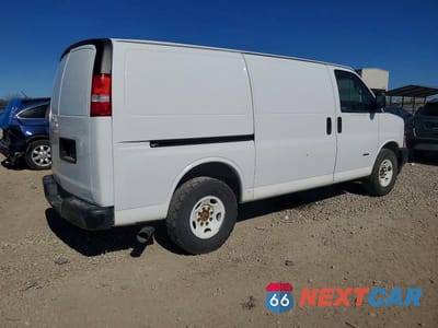 Trzecie zdjęcie samochodu z tyłu: 2017 CHEVROLET EXPRESS 2500 CARGO DELIVERY VAN VIN:1GCWGAF13H1325386 - miniatura