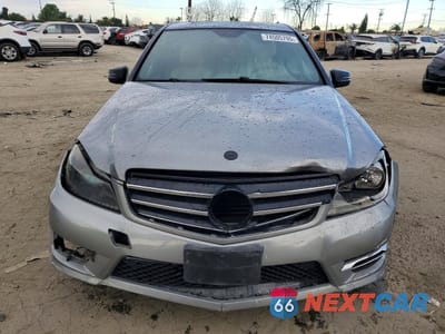 Piąte zdjęcie samochodu w środku: 2012 MERCEDES-BENZ C 250 VIN:WDDGF4HB1CA724715 - miniatura