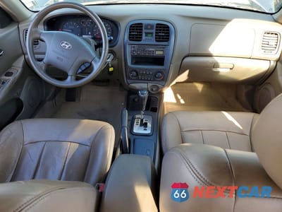 Zdjęcie 8 z 12 samochodu: 2004 HYUNDAI SONATA BASE VIN:KMHWF25S04A014734 - miniatura