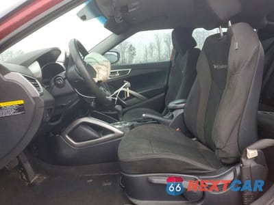Zdjęcie 7 z 12 samochodu: 2016 HYUNDAI VELOSTER VIN:KMHTC6AD1GU251102 - miniatura