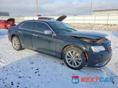 Czwarte zdjęcie samochodu z boku: 2018 CHRYSLER 300 LIMITED VIN:2C3CCAKG0JH177508 - miniatura