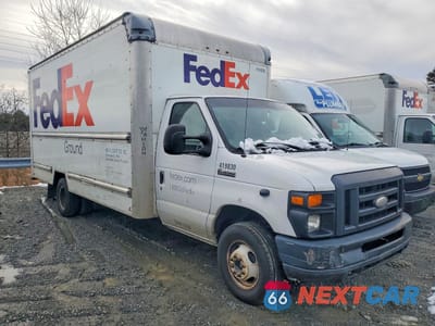Czwarte zdjęcie samochodu z boku: 2015 FORD E350 BOX TRUCK VIN:1FDWE3FS8FDA21469 - miniatura