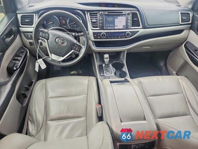 Zdjęcie 8 z 12 samochodu: 2019 TOYOTA HIGHLANDER SE VIN:5TDKZRFH9KS555979 - miniatura