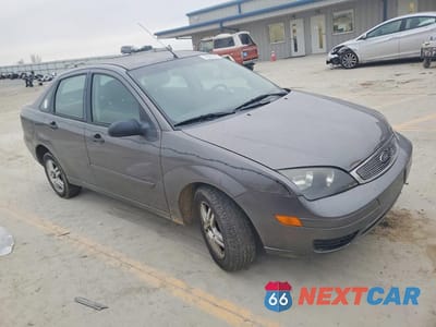 Czwarte zdjęcie samochodu z boku: 2007 FORD FOCUS VIN:1FAFP34N37W101060 - miniatura