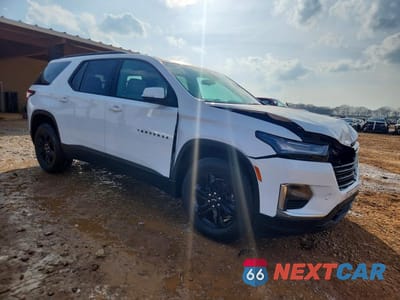 Czwarte zdjęcie samochodu z boku: 2023 CHEVROLET TRAVERSE LS VIN:1GNERFKW3PJ305083 - miniatura