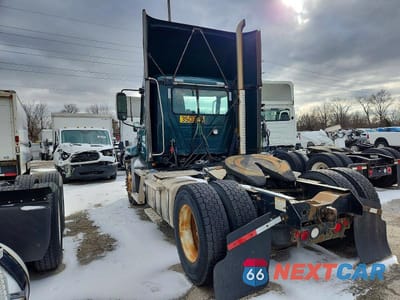 Trzecie zdjęcie samochodu z tyłu: 2016 MACK CXU613 SEMI TRUCK VIN:1M1AW01X5GM008564 - miniatura