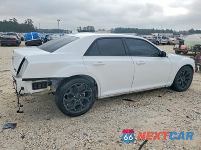 Trzecie zdjęcie samochodu z tyłu: 2021 CHRYSLER 300 S VIN:2C3CCABG1MH585472 - miniatura