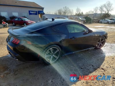 Trzecie zdjęcie samochodu z tyłu: 2024 FORD MUSTANG VIN:1FA6P8TH5R5105337 - miniatura