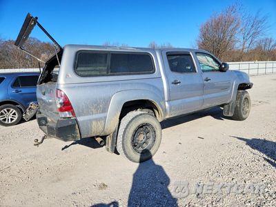 Trzecie zdjęcie samochodu z tyłu: 2015 TOYOTA TACOMA DOUBLE CAB VIN:3TMLU4EN2FM189303 - miniatura
