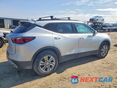 Trzecie zdjęcie samochodu z tyłu: 2020 CHEVROLET BLAZER 3LT VIN:3GNKBDRS6LS551164 - miniatura