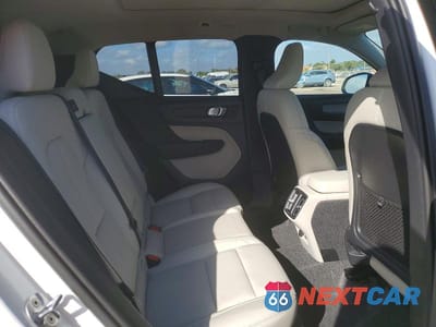 Zdjęcie 11 z 12 samochodu: 2026 VOLVO XC40 PLUS VIN:YV4L12UC0T2700326 - miniatura