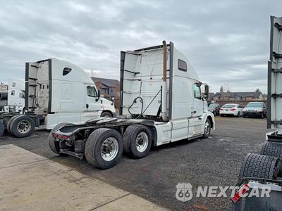 Czwarte zdjęcie samochodu z boku: 2013 VOLV VN VNL - TRUCKS TRUCK CAB AND CHASSIS VIN:4V4NC9EHXDN136441 - miniatura