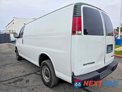 Trzecie zdjęcie samochodu z tyłu: 2002 CHEVROLET EXPRESS G2500 VIN:1GCGG25R121240023 - miniatura