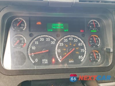 Zdjęcie 8 z 10 samochodu: 2016 FREIGHTLINER CASCADIA 125 SEMI TRUCK VIN:1FUBGEDV3GLHC5647 - miniatura