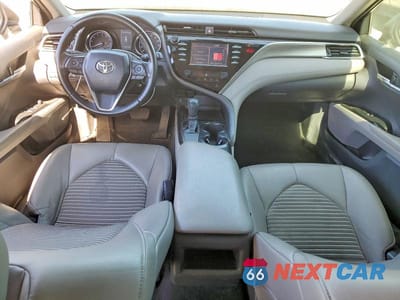 Zdjęcie 8 z 13 samochodu: 2018 TOYOTA CAMRY L VIN:4T1B11HK2JU154569 - miniatura