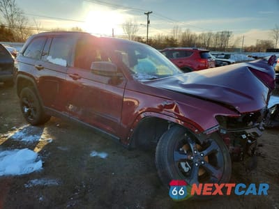 Czwarte zdjęcie samochodu z boku: 2023 JEEP GRAND CHEROKEE LAREDO VIN:1C4RJHAG5PC669582 - miniatura