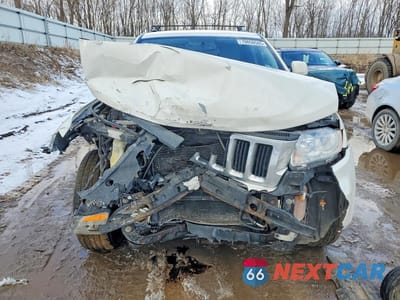 Piąte zdjęcie samochodu w środku: 2012 JEEP GRAND CHEROKEE LAREDO VIN:1C4RJFAG9CC174655 - miniatura