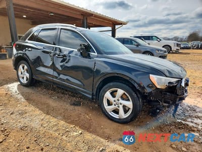 Czwarte zdjęcie samochodu z boku: 2019 AUDI Q3 PREMIUM VIN:WA1AECF39K1075585 - miniatura