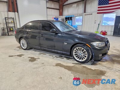 Czwarte zdjęcie samochodu z boku: 2011 BMW 328 XI SULEV VIN:WBAPK5G57BNN25082 - miniatura