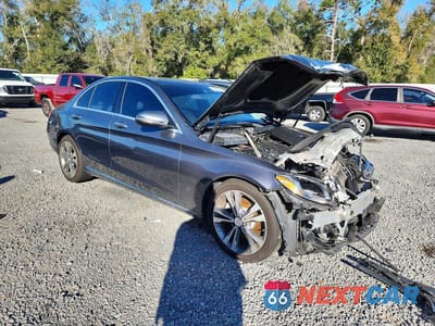 Czwarte zdjęcie samochodu z boku: 2017 MERCEDES-BENZ C 300 VIN:WDDWF4JB4HR223350 - miniatura