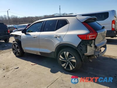 Drugie zdjęcie samochodu z przodu: 2025 VOLVO XC40 PLUS VIN:YV4L12UC4S2514254 - miniatura