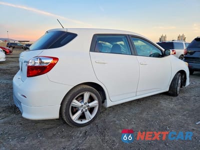 Trzecie zdjęcie samochodu z tyłu: 2009 TOYOTA COROLLA MATRIX S VIN:2T1KE40E29C012375 - miniatura