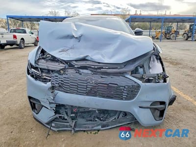 Piąte zdjęcie samochodu w środku: 2025 FORD MUSTANG MACH-E PREMIUM VIN:3FMTK3R70SMA39353 - miniatura
