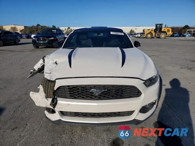 Piąte zdjęcie samochodu w środku: 2017 FORD MUSTANG VIN:1FA6P8TH4H5335465 - miniatura