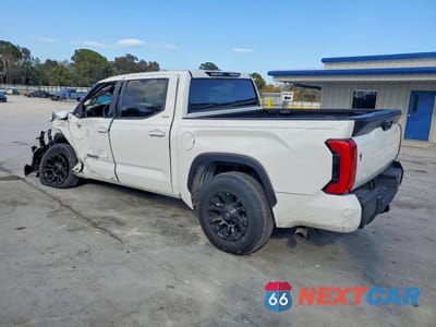 Drugie zdjęcie samochodu z przodu: 2024 TOYOTA TUNDRA CREWMAX SR VIN:5TFLA5AB5RX034897 - miniatura