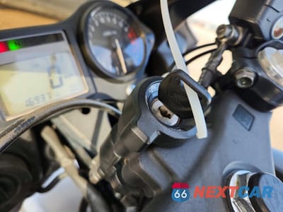 Zdjęcie 8 z 10 samochodu: 2001 HONDA CBR600 F4 VIN:JH2PC35011M202640 - miniatura