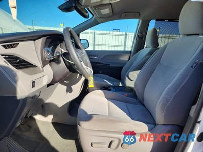 Zdjęcie 7 z 12 samochodu: 2018 TOYOTA SIENNA LE 8-PASSENGER VIN:5TDKZ3DC4JS906493 - miniatura