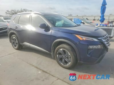 Czwarte zdjęcie samochodu z boku: 2025 NISSAN ROGUE SV VIN:5N1BT3BA9SC850648 - miniatura