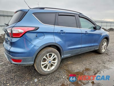 Trzecie zdjęcie samochodu z tyłu: 2018 FORD ESCAPE SEL VIN:1FMCU0HD8JUC45224 - miniatura