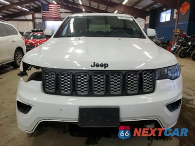 Piąte zdjęcie samochodu w środku: 2018 JEEP GRAND CHEROKEE LAREDO VIN:1C4RJFAG8JC305491 - miniatura