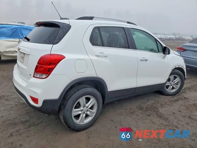 Trzecie zdjęcie samochodu z tyłu: 2019 CHEVROLET TRAX 1LT VIN:KL7CJLSB3KB907565 - miniatura