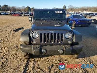 Piąte zdjęcie samochodu w środku: 2018 JEEP WRANGLER UNLIMITED SPORT VIN:1C4BJWDG3JL907440 - miniatura