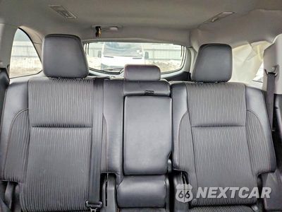Zdjęcie 10 z 12 samochodu: 2015 TOYOTA HIGHLANDER LE VIN:5TDBKRFH1FS223934 - miniatura