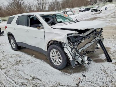 Czwarte zdjęcie samochodu z boku: 2020 CHEVROLET TRAVERSE LS VIN:1GNERFKW1LJ100548 - miniatura