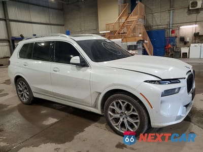 Czwarte zdjęcie samochodu z boku: 2024 BMW X7 XDRIVE40I VIN:5UX23EM07R9V99378 - miniatura