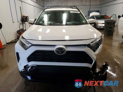 Piąte zdjęcie samochodu w środku: 2025 TOYOTA RAV4 LE VIN:JTMMWRFV9SD325023 - miniatura