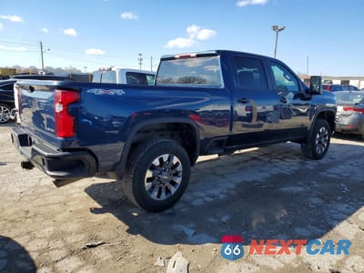 Trzecie zdjęcie samochodu z tyłu: 2021 CHEVROLET SILVERADO K2500 CUSTOM VIN:1GC4YME72MF248258 - miniatura